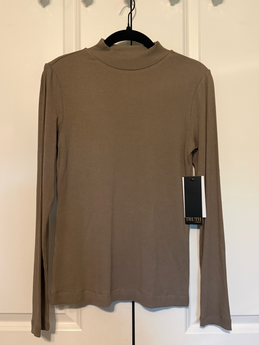 NWT! TRUTH Mock Neck Ribbed Long Sleeve Top - Taupe Small